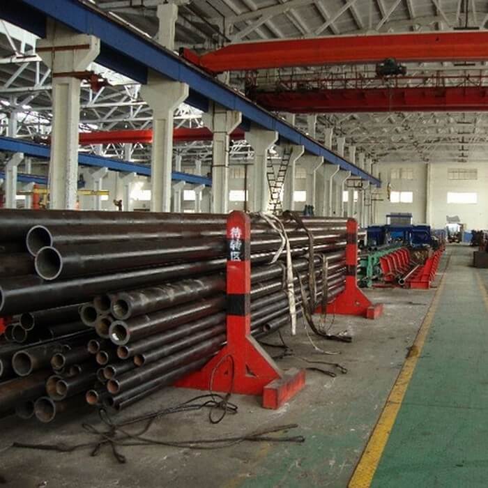Fluid conveying pipe